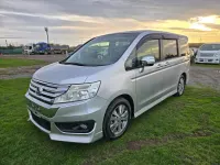 Używany Honda Stepwgn 2014 Srebrny Minivan