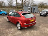 Begagnad Ford Focus Zetec 2008 Röd Halvkombi