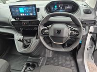 Used Peugeot Partner 100 HP (73 kW) 2024 White MPV