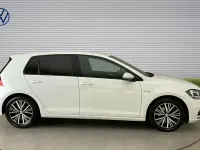 Used VW Golf VII SE 131 HP (96 kW) 2018 White Hatchback