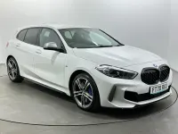 Begagnad BMW M135 Sport Line 2021 Vit Halvkombi