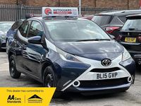 Usado Toyota Aygo X-play 69 HP (50 kW) 2015 Azul Citadino