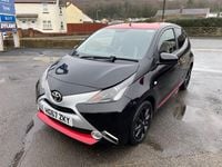 Usado Toyota Aygo x-press 69 HP (50 kW) 2017 Preto Citadino