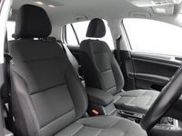 Used VW Golf VII SE 125 HP (91 kW) 2017 White Hatchback