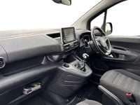 Used Vauxhall Combo 102 HP (75 kW) 2022 Estate