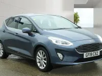 Begagnad Ford Fiesta Titanium 2019 Blå Halvkombi