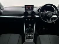 Usado Audi Q2 116 HP (85 kW) 2018 Vermelho SUV