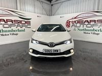 Used Toyota Auris Design 116 HP (85 kW) 2015 White Hatchback