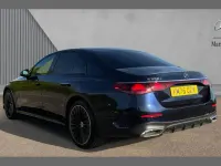 Usado Mercedes E300 Urban 313 HP (230 kW) 2025 Azul Sedan