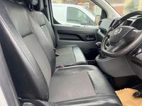 Used Vauxhall Vivaro Edition 120 HP (88 kW) 2020 White MPV