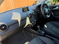 Used Audi A1 Sportback Sport 125 HP (91 kW) 2015 Glacier white Hatchback