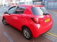 Używany Toyota Yaris 99 KM (72 kW) 2016 Czerwony Hatchback