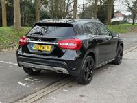 Begagnad Mercedes GLA200 AMG line 2017 Svart SUV