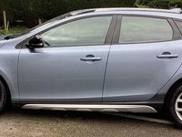 Begagnad Volvo V40 Plus 2018 Blå Halvkombi