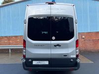 Usado Ford Transit Trend 125 CV (91 kW) 2018 Plateado Monovolumen
