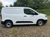 Usado Vauxhall Combo 100 CV (73 kW) 2021 Blanco Monovolumen
