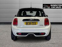 Gebraucht Mini Cooper S Hatch 192 PS (141 kW) 2018 Weiß Kleinwagen