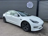 Używany Tesla Model 3 Standard Range 208 kW (283 KM) 2021 Biały Sedan/Limuzyna