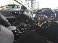 Used Nissan Qashqai Acenta Premium 160 HP (117 kW) 2019 Red SUV