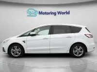 Begagnad Ford S-MAX Titanium 150 HK (110 kW) 2021 Vit Minibuss