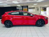 Used Volvo V40 R-Design 190 HP (139 kW) 2014 Red Hatchback