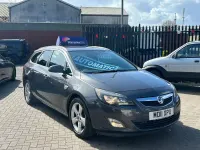 Usado Vauxhall Astra SRi 165 CV (121 kW) 2011 Gris Familiar