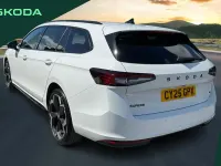 Nouă Skoda Superb SportLine 200 CP (147 kW) 2025 Alb Break