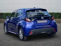 Usado Toyota Yaris Hybrid 2023 Azul Utilitario