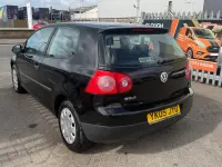 Begagnad VW Golf IV S 2005 Svart Halvkombi