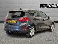 Usado Ford Fiesta Titanium 125 HP (91 kW) 2020 Cinzento Citadino