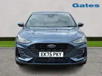 Ny Ford Focus ST-Line 2025 Blå Halvkombi