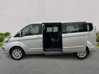 Usado Ford Tourneo Titanium 130 CV (95 kW) 2022 Plateado Monovolumen