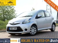 Gebraucht Toyota Aygo 68 PS (50 kW) 2013 Silber Kleinwagen