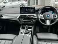 Usado BMW 530e M Sport 288 HP (211 kW) 2023 Cinzento Sedan