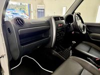 Used Suzuki Jimny SZ4 85 HP (62 kW) 2013 White SUV