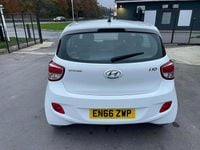 Used Hyundai i10 Premium 2016 White Hatchback