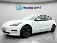 Używany Tesla Model 3 Standard Range Plus 222 kW (302 KM) 2021 Biały Sedan/Limuzyna