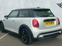 Usado Mini Cooper Classic 134 HP (98 kW) 2022 Prateado Citadino