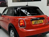 Begagnad Mini Cooper Classic 136 HK (100 kW) 2019 Orange Halvkombi
