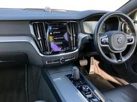 Usado Volvo V60 R-Design 2021 Dourado Carrinha