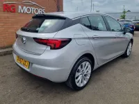 Used Vauxhall Astra Design Edition 99 HP (72 kW) 2017 Silver Hatchback