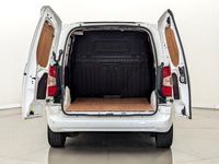 Second-hand Vauxhall Combo Sportive 101 CP (74 kW) 2020 Alb Monovolum