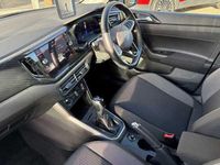 Usado VW Polo Life 95 HP (69 kW) 2023 Cinzento Citadino