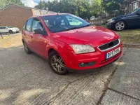 Gebraucht Ford Focus Ghia 100 PS (73 kW) 2007 Rot Kleinwagen