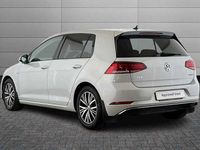 Used VW Golf VII SE 130 HP (95 kW) 2019 Pure white Hatchback