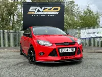 Begagnad Ford Focus Zetec 125 HK (91 kW) 2014 Röd Halvkombi