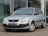 Begagnad Kia Rio 97 HK (71 kW) 2006 Silver Halvkombi