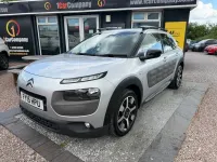 Usado Citroën C4 Cactus Flair 92 HP (67 kW) 2015 Prateado Citadino