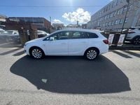 Used Vauxhall Astra Elite 2014 White Estate
