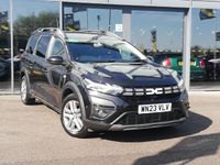Begagnad Dacia Jogger Expression 109 HK (80 kW) 2023 Svart Minibuss